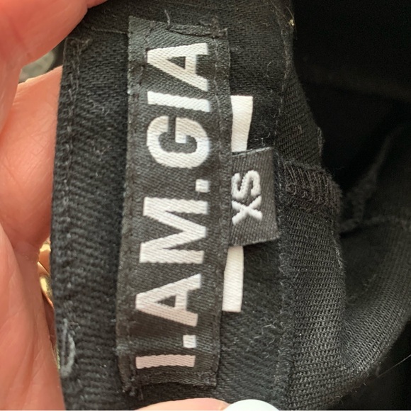 Black cotton zipper detail jeans and shorter length - Picture 6 of 8